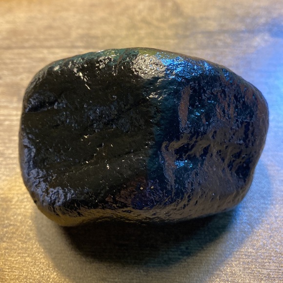 Fluffy WHITE CAT with red yarn Hand painted stone garden rock paper weight - Picture 5 of 9